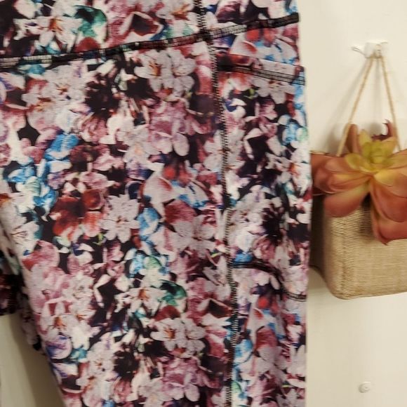Rbx floral plus high rise capri leggings Plus Size 1X New - Picture 4 of 6